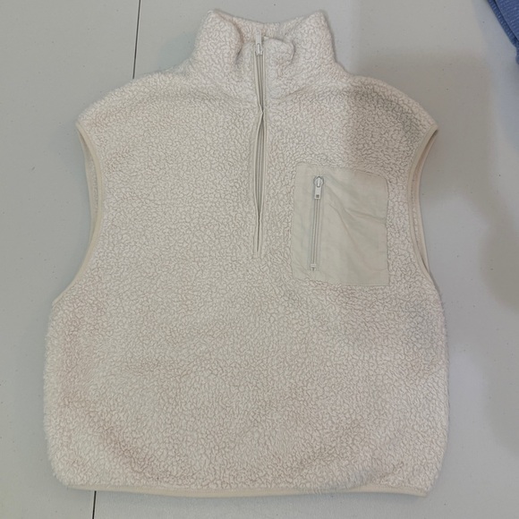 H&M Cream Sherpa Vest - Picture 4 of 4